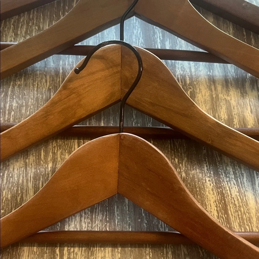 Set of 4 Vintage Wooden Hangers. Has bar so you can double up. Pants. Exc condi
